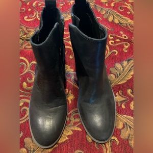 Lucky Brand Black Ankle Round Toe Boots